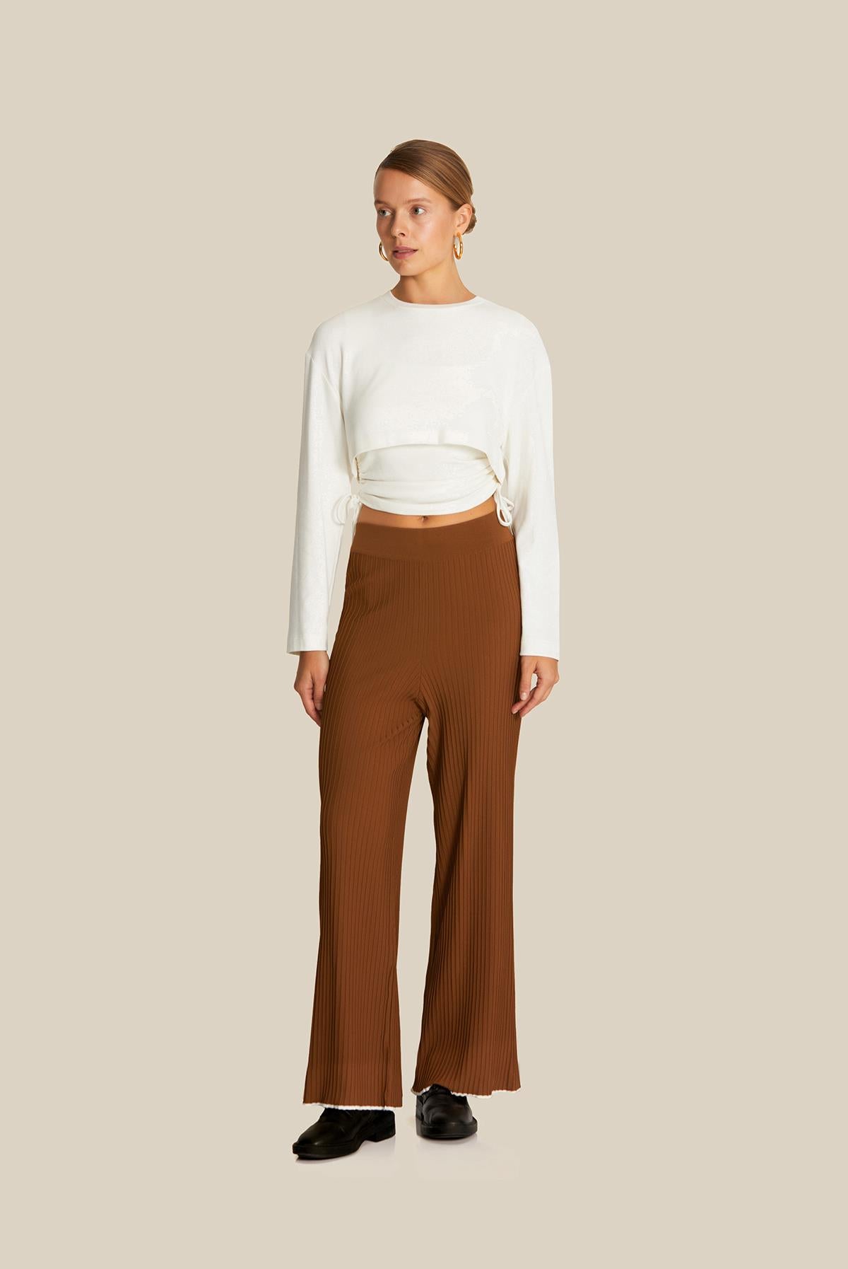 Yandan Büzgü Detaylı Ekru Crop Bluz